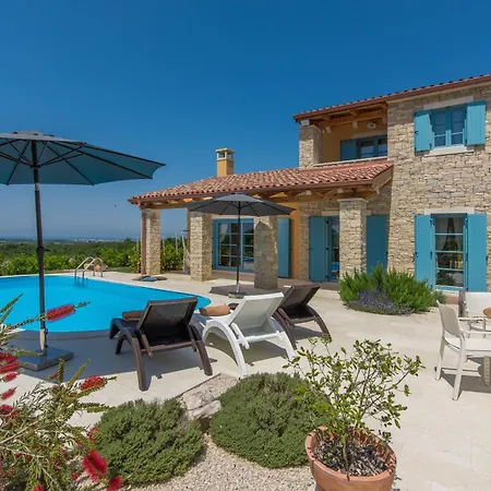 Daughter Villa Vilanija